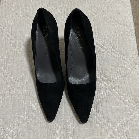 Anne Klein collection made in Italy suede leather classic pump 7.5 - Picture 3 of 6